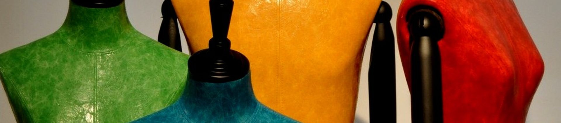 Busti rivestiti in cuoio